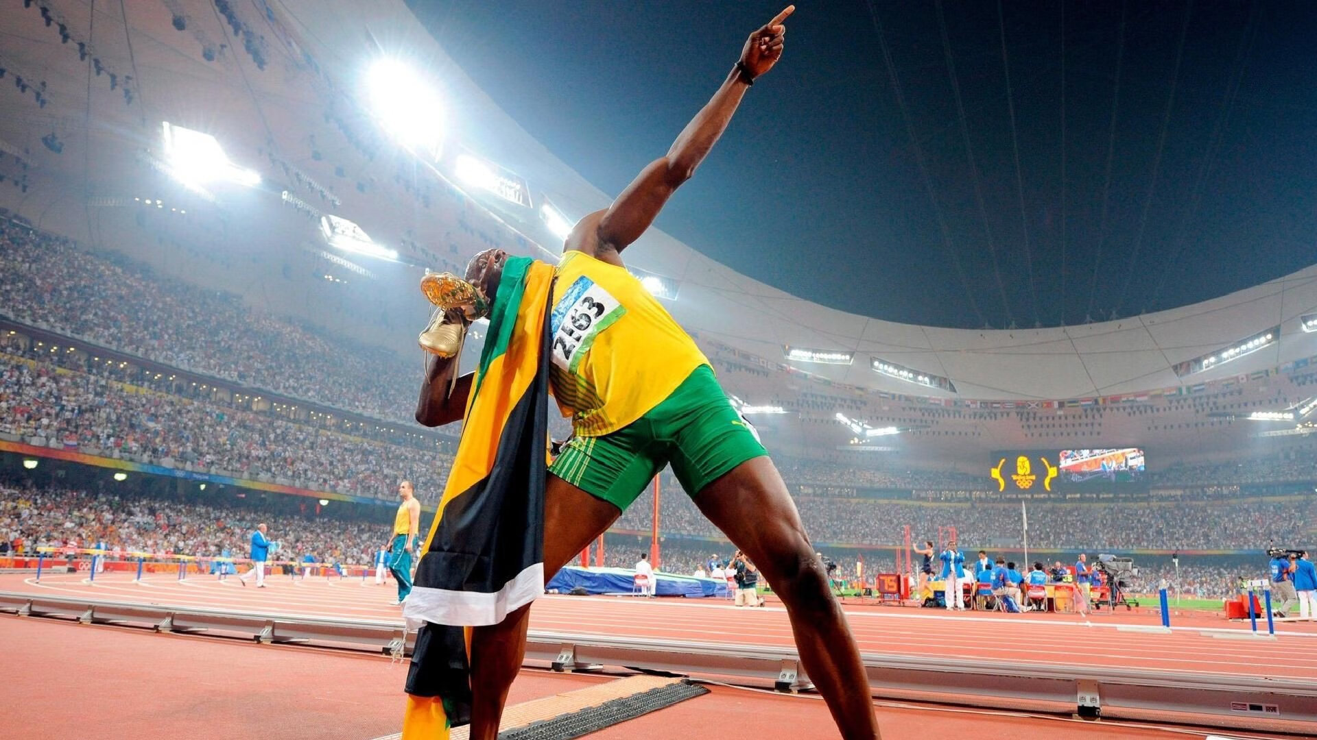 C罗重返赛场，刷新纪录首场状态出色，塞尔维亚队观众沸腾！赛场气氛高涨