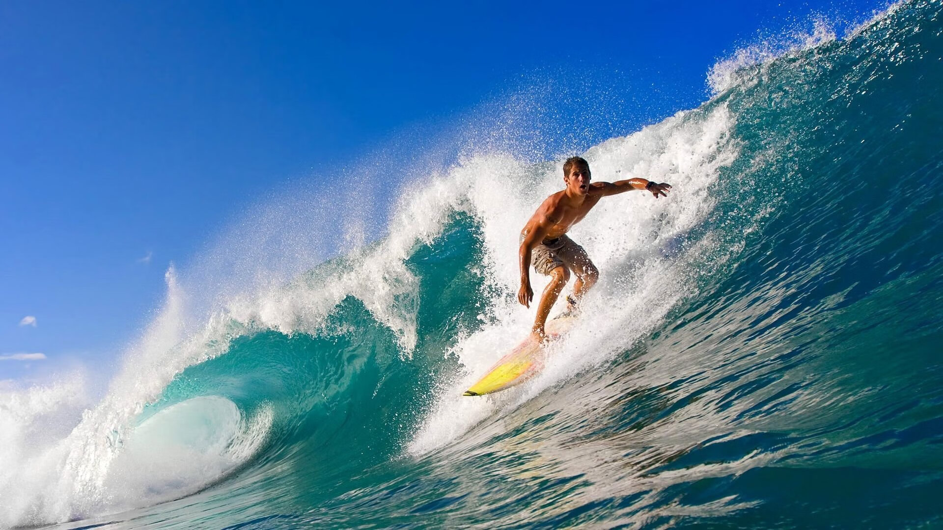 法国队不断突破，费德勒连续十场比赛得分超过比赛局势复杂赛场气氛高涨